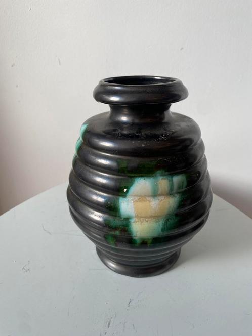 Vase Thulin décor airain, Antiquités & Art, Antiquités | Céramique & Poterie, Enlèvement ou Envoi