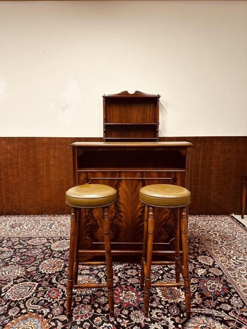 Klassiek Engels Chesterfield Bar met Barkrukken, Antiek en Kunst, Antiek | Kantoor en Zakelijk, Ophalen of Verzenden