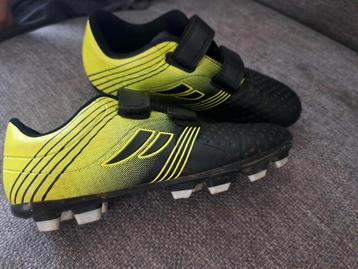 Voetbalschoenen maat 32, Enlèvement ou Envoi, Comme neuf