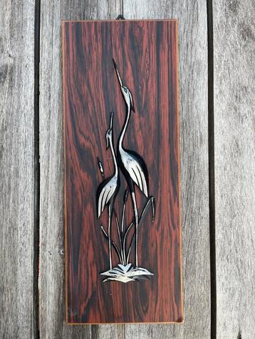 Retro wanddecoratie kraanvogels op hout beschikbaar voor biedingen