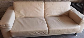 2 x 3-zits witte leren loungestoelen beschikbaar voor biedingen