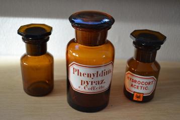 3 apothekersflessen, Enlèvement