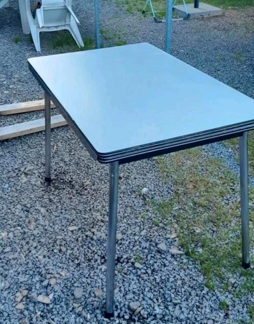 Table et 4 chaises en Formica, Huis en Inrichting, Tafels | Statafels, Gebruikt, Ophalen
