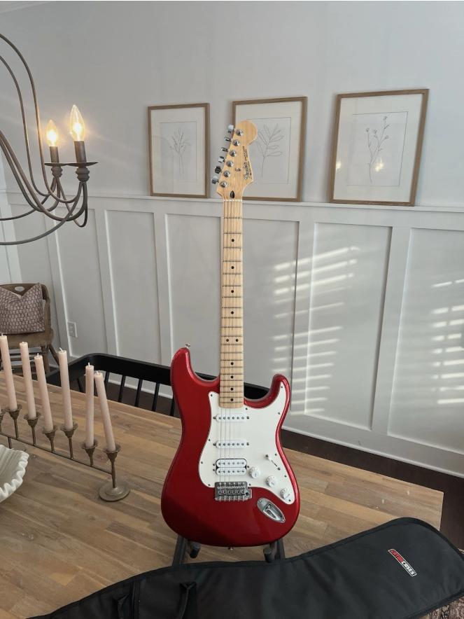 60e anniversaire de la Fender Stratocaster HSS (2006), Musique & Instruments, Instruments à corde | Guitares | Électriques, Comme neuf