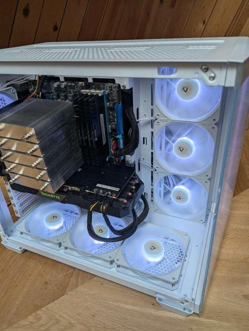 Maken van gaming pc en toevoegen van hardware., Computers en Software, Computerbehuizingen, Zo goed als nieuw, Ophalen of Verzenden