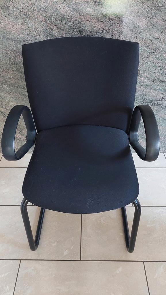 4 zwarte vergadertijden - merk Comforto, Zakelijke goederen, Kantoor en Winkelinrichting | Kantoormeubilair en Inrichting, Bureau