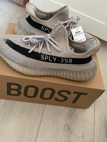 Yeezy Boost 350 V2 Slate/Core Black – Maat 44 beschikbaar voor biedingen