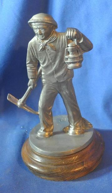 statuette mineur en etain sur socle de bois  beschikbaar voor biedingen