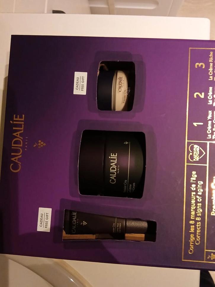 Twee setjes gezichtsverzorging  van "Candalie" 50 euro, Handtassen en Accessoires, Uiterlijk | Gezichtsverzorging, Ophalen of Verzenden