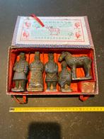 Terracotta beeldjes leger + originele doos, Antiquités & Art, Antiquités | Autres Antiquités, Antiek, Enlèvement ou Envoi