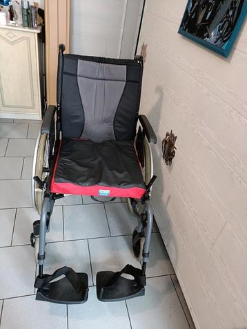 Chaise roulante pliable et démontable INVACARE ACTION3 49cm 