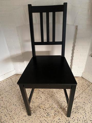 Chaise noire Ikea