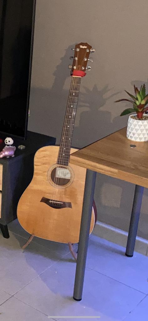 Taylor 210, Muziek en Instrumenten, Snaarinstrumenten | Gitaren | Akoestisch, Gebruikt, Western- of Steelstringgitaar, Met (piezo-)element