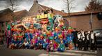Mooie loopgroep thema met carnaval komen wij boven water, Ophalen, Zo goed als nieuw
