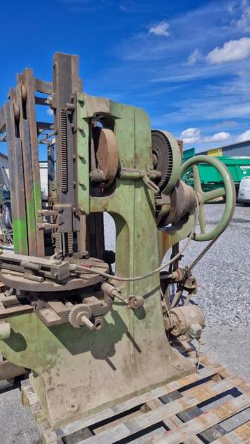 Draaibanken, freesmachines, lasmachines, enz. beschikbaar voor biedingen