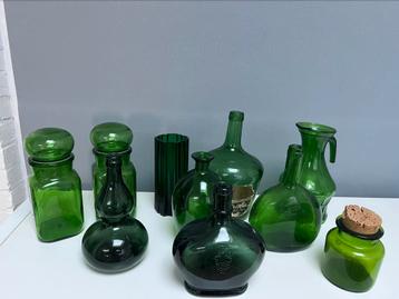 Leuk setje vintage groen glas decoratie beschikbaar voor biedingen