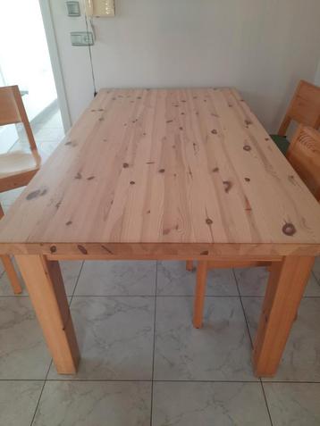 Massief volle houten eettafel beschikbaar voor biedingen