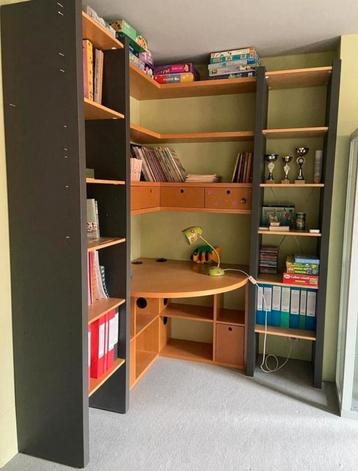 bureau ( hoekbureau) met 2 bibliotheekkasten beschikbaar voor biedingen
