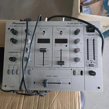 MengpaneelPioneer DJM-300-S DJ-mixer + 2 Pioneer CDJ-100S beschikbaar voor biedingen