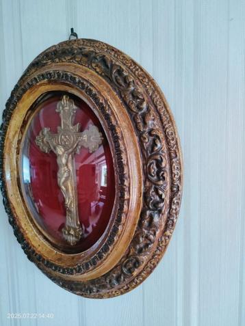 statue du Christ dans un globe de verre, Enlèvement