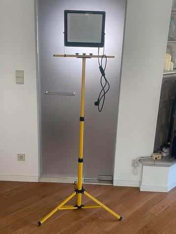 Werf/bouw/werklamp 300w LED op statief nieuw (Zemst) beschikbaar voor biedingen