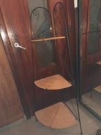 Hoekplank van metaal en rotan in goede staat, Huis en Inrichting, Woonaccessoires | Etagères, Ophalen of Verzenden, Zo goed als nieuw