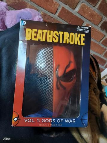 Deathstroke masker retro beschikbaar voor biedingen