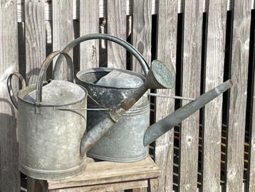Gegalvaniseerde metalen gieters beschikbaar voor biedingen