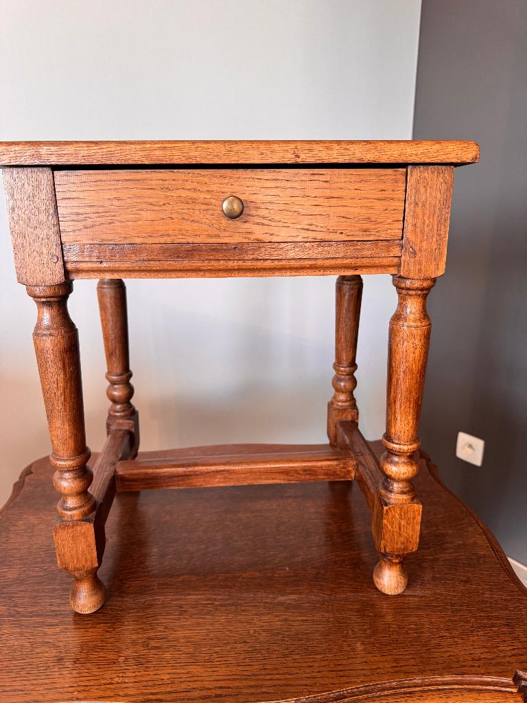 2 Massief houten bijzettafeltjes met lade – vintage stijl, Minder dan 55 cm, Zo goed als nieuw, Hout, Ophalen