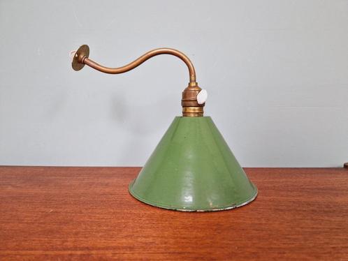 Conische industriële wandlamp van groen geëmailleerd plaatst, Antiek en Kunst, Antiek | Verlichting, Ophalen of Verzenden