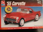 AMT 6210): Chevrolet Corvette uit 1955 om 1:25, Overige merken, Auto, Groter dan 1:32, Nieuw