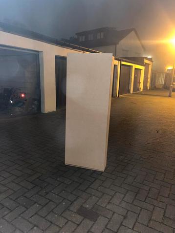 Darts kast voor kinderen, Enlèvement