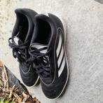 Chaussure Adidas foot salle taille 40, Sport en Fitness, Korfbal, Ophalen, Zo goed als nieuw