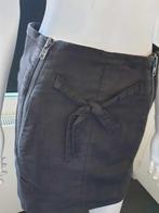 Jupe grise fermeture originale T36, Vêtements | Femmes, Taille 36 (S), Porté, Enlèvement ou Envoi, Au-dessus du genou