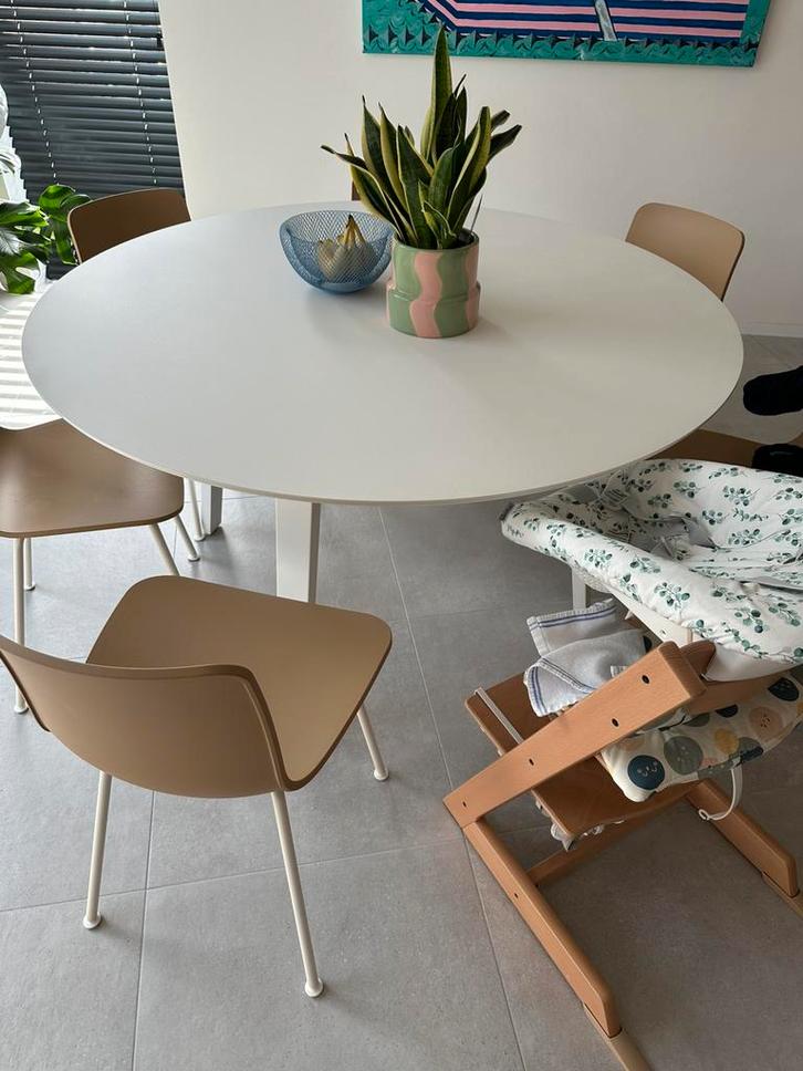 Tafel rond / wit keramisch / 140 diameter / Juntoo, Huis en Inrichting, Tafels | Eettafels, Zo goed als nieuw, Rond, Ophalen