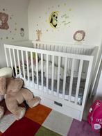 Baby bedje met 2 lades + matras., Kinderen en Baby's, Kinderkamer | Complete kinderkamers, Ophalen, Zo goed als nieuw