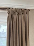 Beige overgordijnen en houten stokken., Huis en Inrichting, Stoffering | Gordijnen en Lamellen, Ophalen, Zo goed als nieuw, Beige