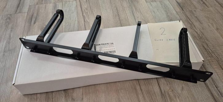 Guide-câbles horizontal 19" 4 anneaux – Neuf, Computers en Software, Netwerk switches, Nieuw, Ophalen of Verzenden