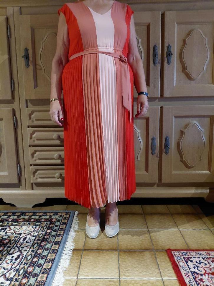 Mooie plisseé jurk ; maat 44 s' Olivier, Kleding | Dames, Jurken, Zo goed als nieuw, Maat 42/44 (L), Overige kleuren, Onder de knie