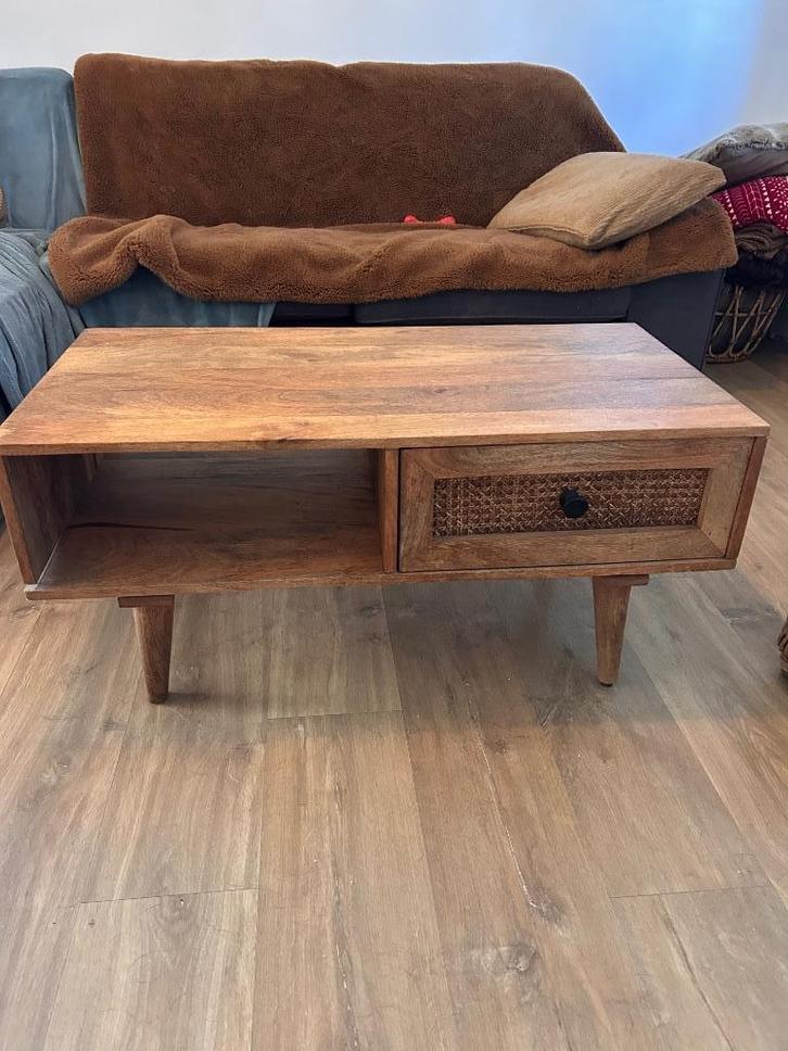 Houten salontafel met rotan accent, Huis en Inrichting, Tafels | Salontafels, Gebruikt, Minder dan 50 cm, Minder dan 50 cm, 50 tot 100 cm