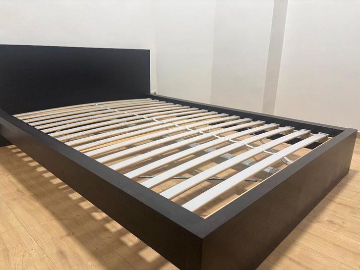 Lit Malm Ikea 140 cm (matelas et sommier inclus), Maison & Meubles, Chambre à coucher | Lits, Utilisé, Deux personnes, 140 cm