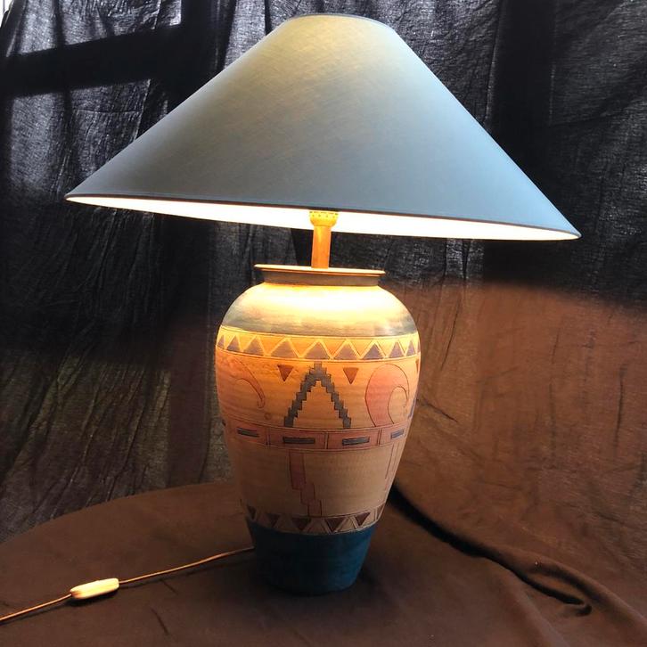 Lampe de table ethnique, Maison & Meubles, Lampes | Lampes de table, Comme neuf, Enlèvement