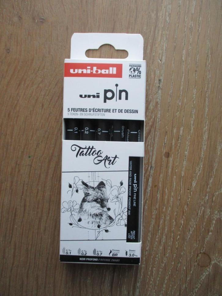 Uniball-etui 5 Tattoo ART-pennen, Hobby en Vrije tijd, Tekenen, Nieuw, Potlood of Stift, Ophalen of Verzenden