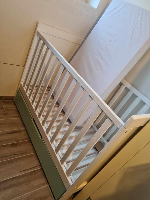 babykamer met combibed, Kinderen en Baby's, Kinderkamer | Complete kinderkamers, Zo goed als nieuw, Ophalen
