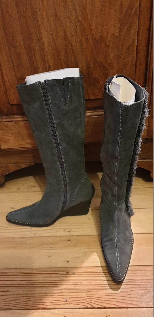 Bottes compensées daim gris - Pointure 36, Vêtements | Femmes, Chaussures, Comme neuf, Bottes hautes, Gris, Enlèvement ou Envoi