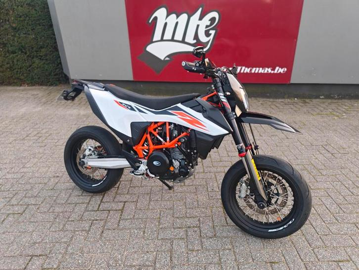 KTM 690SMC-R 2022 11dkm, Motoren, Motoren | KTM, Bedrijf, Naked bike, meer dan 35 kW, 1 cilinder, Motorrijbewijs A, ABS, LED Verlichting