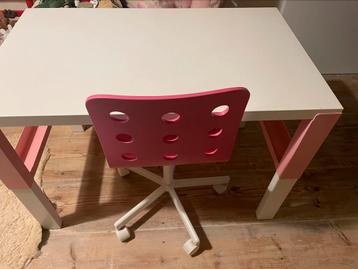 Kinderburo Ikea + stoel beschikbaar voor biedingen