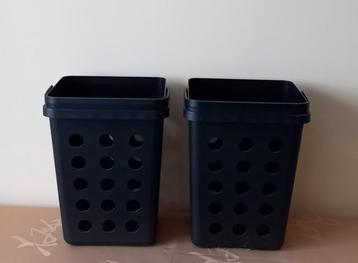 2X Klein wasmanden in zwart.  beschikbaar voor biedingen