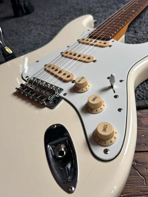 Fender Stratocaster, gemaakt in Japan, serie E uit 1984, Muziek en Instrumenten, Snaarinstrumenten | Gitaren | Elektrisch, Fender