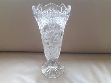 Mooie oude vintage glazen vaas beschikbaar voor biedingen